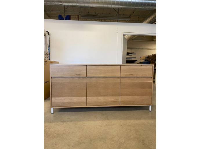 Buffet Kane 72 pouces en chêne, coins carrés